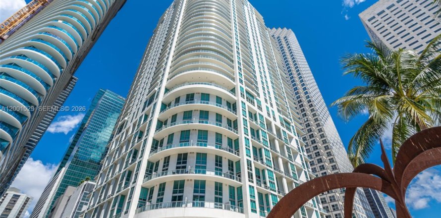 Кондоминиум с 2 спальнями в Майами, Флорида № 2065812