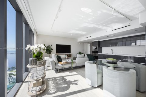 Купить кондоминиум в Майами, Флорида 2 спальни, 131.74м2, № 1981376 - фото 9