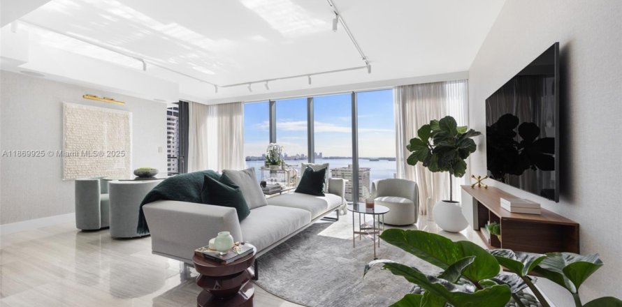 Кондоминиум с 2 спальнями в Майами, Флорида № 1981376