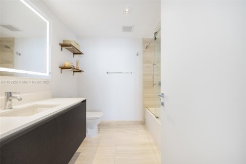 Купить кондоминиум в Майами, Флорида 2 спальни, 131.74м2, № 1981376 - фото 17