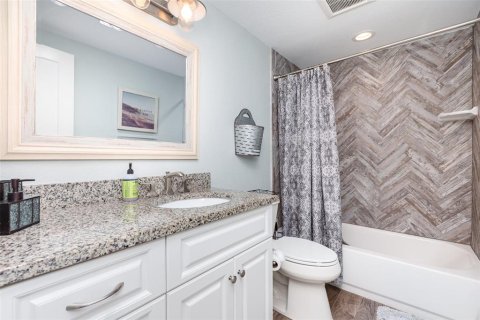 House in Bradenton, Florida 3 bedrooms, 147.9 sq.m. № 2115165 - photo 12