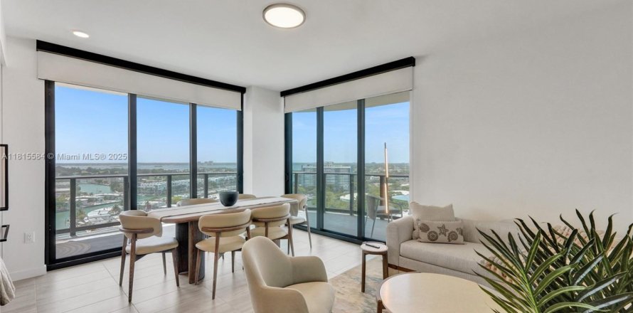 Condominio en Miami, Florida, 3 dormitorios № 1888750
