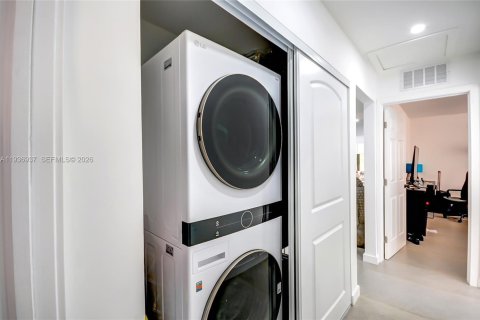 Снять в аренду виллу или дом в Пемброк-Пайнс, Флорида 4 спальни, 150.13м2, № 1996082 - фото 29