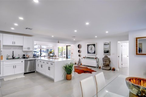 Снять в аренду виллу или дом в Пемброк-Пайнс, Флорида 4 спальни, 150.13м2, № 1996082 - фото 5