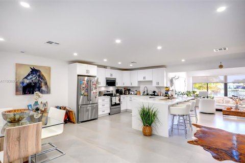 Снять в аренду виллу или дом в Пемброк-Пайнс, Флорида 4 спальни, 150.13м2, № 1996082 - фото 4