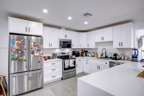 Снять в аренду виллу или дом в Пемброк-Пайнс, Флорида 4 спальни, 150.13м2, № 1996082 - фото 6