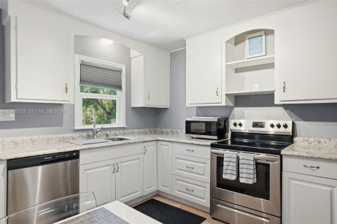 Купить виллу или дом в Клируотер, Флорида 2 спальни, № 2051875 - фото 18