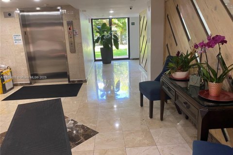 Condo in Sunny Isles Beach, Florida, 1 bedroom  № 1729199 - photo 10