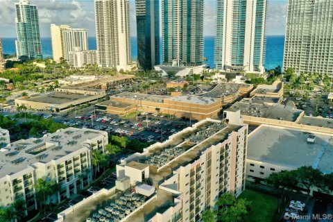 Condo in Sunny Isles Beach, Florida, 1 bedroom  № 1729199 - photo 25