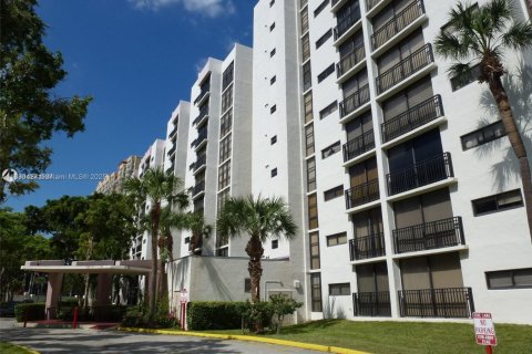 Condo in Sunny Isles Beach, Florida, 1 bedroom  № 1729199 - photo 7