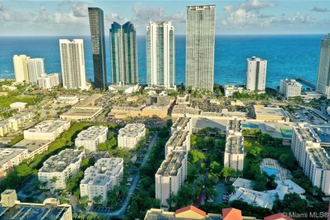 Condo in Sunny Isles Beach, Florida, 1 bedroom  № 1729199 - photo 24