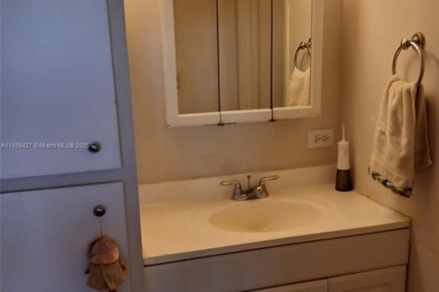 Condo in Sunny Isles Beach, Florida, 1 bedroom  № 1729199 - photo 18
