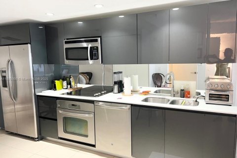 Снять в аренду кондоминиум в Майами, Флорида 51.19м2, № 1947314 - фото 2