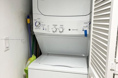 Снять в аренду кондоминиум в Майами, Флорида 51.19м2, № 1947314 - фото 1