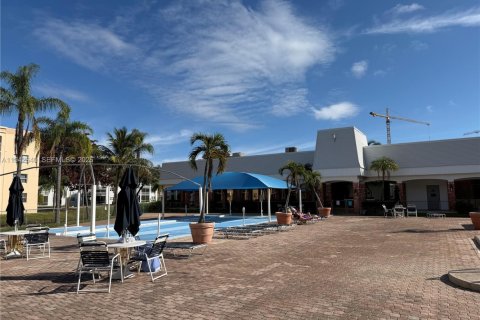 Купить кондоминиум в Дания-Бич, Флорида 1 спальня, 83.61м2, № 1999336 - фото 23