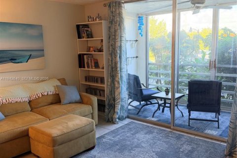 Купить кондоминиум в Дания-Бич, Флорида 1 спальня, 83.61м2, № 1999336 - фото 2