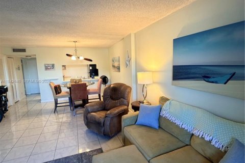 Condo in Dania Beach, Florida, 1 bedroom  № 1999336