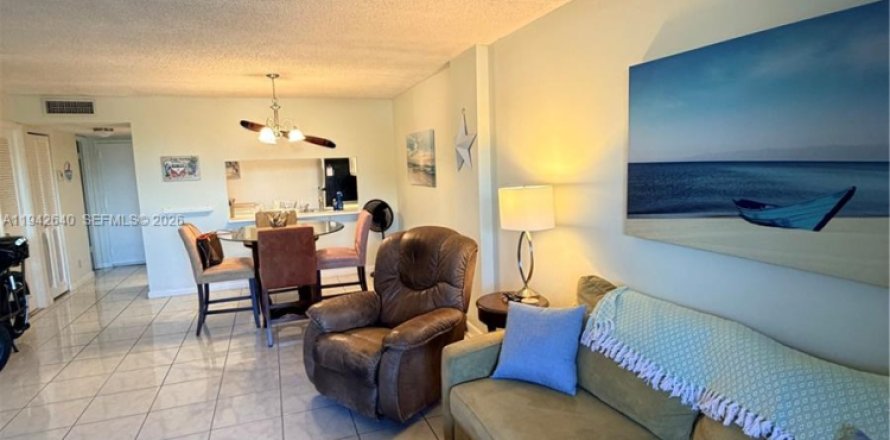 Кондоминиум с 1 спальней в Дания-Бич, Флорида № 1999336