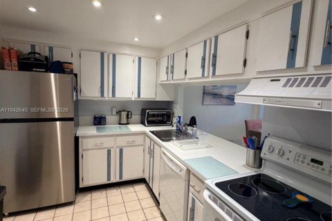 Купить кондоминиум в Дания-Бич, Флорида 1 спальня, 83.61м2, № 1999336 - фото 15