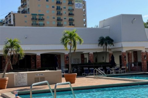 Купить кондоминиум в Дания-Бич, Флорида 1 спальня, 83.61м2, № 1999336 - фото 24