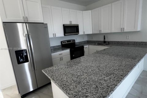 Снять в аренду виллу или дом в Лихай-Эйкерс, Флорида 4 спальни, 142.51м2, № 1983486 - фото 16