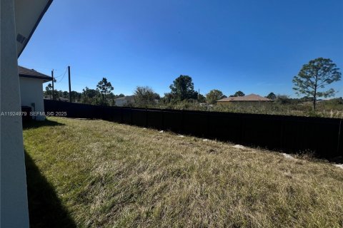 Снять в аренду виллу или дом в Лихай-Эйкерс, Флорида 4 спальни, 142.51м2, № 1983486 - фото 2