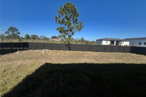 Снять в аренду виллу или дом в Лихай-Эйкерс, Флорида 4 спальни, 142.51м2, № 1983486 - фото 3