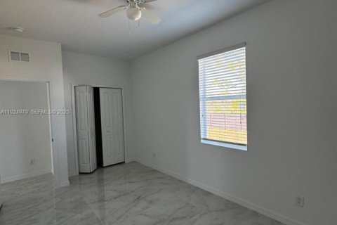 Снять в аренду виллу или дом в Лихай-Эйкерс, Флорида 4 спальни, 142.51м2, № 1983486 - фото 7