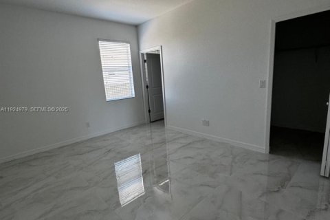 Снять в аренду виллу или дом в Лихай-Эйкерс, Флорида 4 спальни, 142.51м2, № 1983486 - фото 10