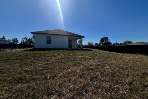 Снять в аренду виллу или дом в Лихай-Эйкерс, Флорида 4 спальни, 142.51м2, № 1983486 - фото 6