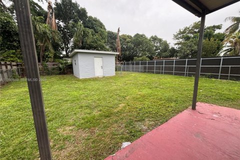 Villa ou maison à louer à Miami, Floride: 3 chambres, 263.75 m2 № 2005947 - photo 11