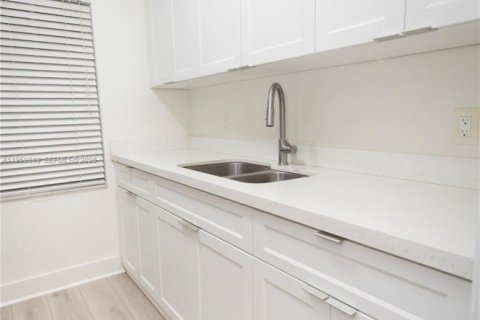 Снять в аренду виллу или дом в Майами, Флорида 3 спальни, 263.75м2, № 2005947 - фото 6