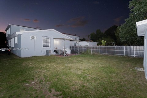 Villa ou maison à louer à Miami, Floride: 3 chambres, 263.75 m2 № 2005947 - photo 10