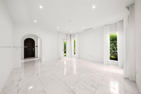 Townhouse in Coral Gables, Florida 4 bedrooms, 237.83 sq.m. № 2000971 - photo 7