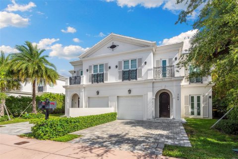 Townhouse in Coral Gables, Florida 4 bedrooms, 237.83 sq.m. № 2000971 - photo 2