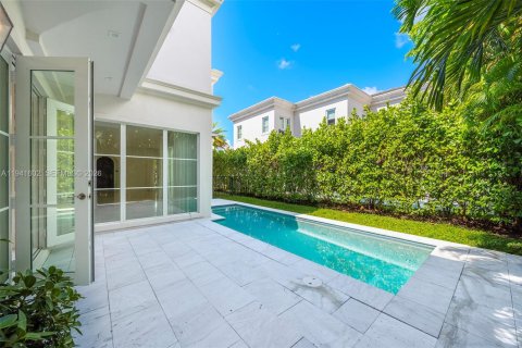 Townhouse in Coral Gables, Florida 4 bedrooms, 237.83 sq.m. № 2000971 - photo 23