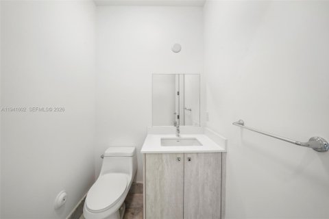 Townhouse in Coral Gables, Florida 4 bedrooms, 237.83 sq.m. № 2000971 - photo 15