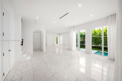Townhouse in Coral Gables, Florida 4 bedrooms, 237.83 sq.m. № 2000971 - photo 12