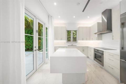 Townhouse in Coral Gables, Florida 4 bedrooms, 237.83 sq.m. № 2000971 - photo 17