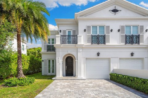 Townhouse in Coral Gables, Florida 4 bedrooms, 237.83 sq.m. № 2000971 - photo 3