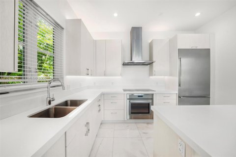 Townhouse in Coral Gables, Florida 4 bedrooms, 237.83 sq.m. № 2000971 - photo 21