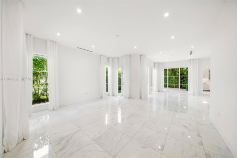 Townhouse in Coral Gables, Florida 4 bedrooms, 237.83 sq.m. № 2000971 - photo 6