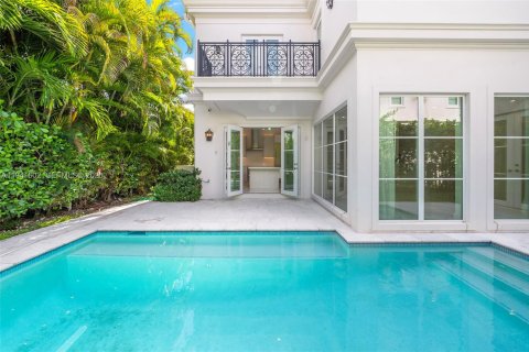 Townhouse in Coral Gables, Florida 4 bedrooms, 237.83 sq.m. № 2000971 - photo 28