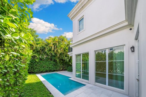 Townhouse in Coral Gables, Florida 4 bedrooms, 237.83 sq.m. № 2000971 - photo 27