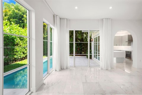 Townhouse in Coral Gables, Florida 4 bedrooms, 237.83 sq.m. № 2000971 - photo 14