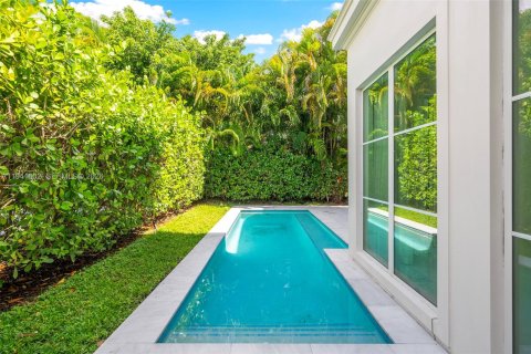 Townhouse in Coral Gables, Florida 4 bedrooms, 237.83 sq.m. № 2000971 - photo 26