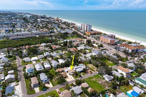 Villa ou maison à Indian Rocks Beach, Floride 3 chambres, 141.3 m2 № 2364837