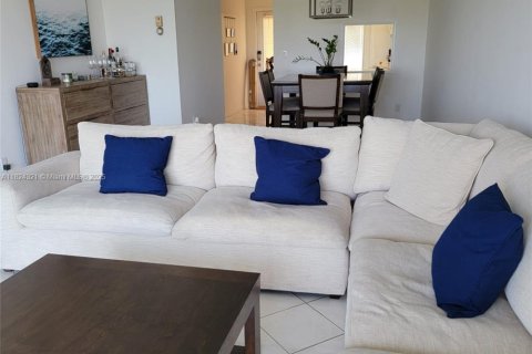 Condo in Pompano Beach, Florida, 2 bedrooms  № 1790126 - photo 5