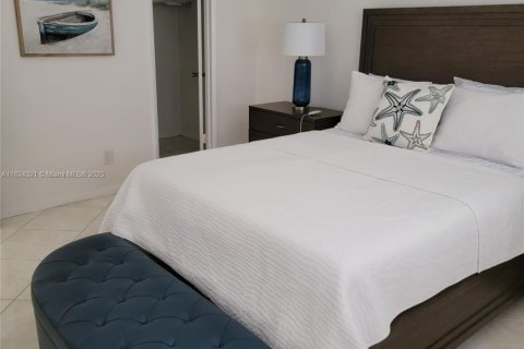 Condo in Pompano Beach, Florida, 2 bedrooms  № 1790126 - photo 10