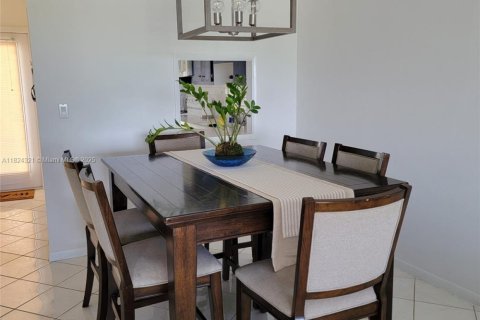 Condo in Pompano Beach, Florida, 2 bedrooms  № 1790126 - photo 8